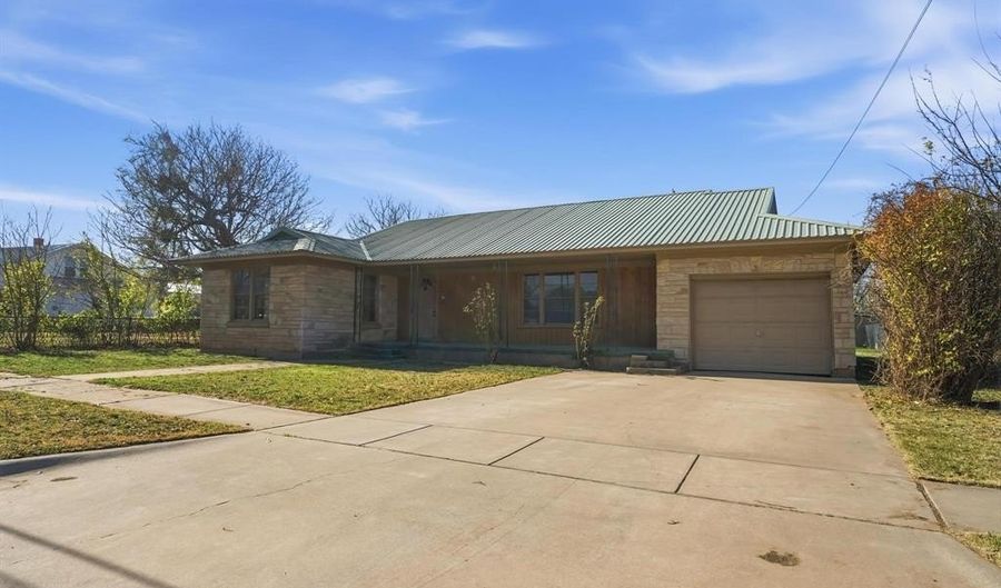 134 Meander St, Abilene, TX 79602 - 3 Beds, 2 Bath