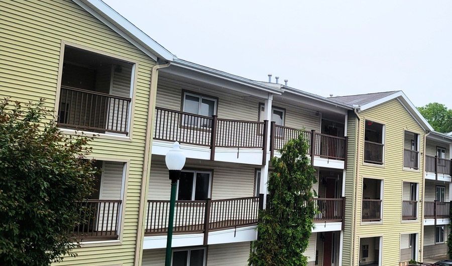 3250 Fairfield Ave APT 210, Bridgeport, CT 06605 - 2 Beds, 2 Bath