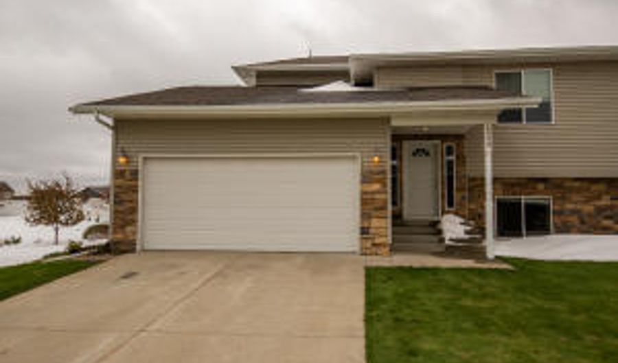 2009 Koch Dr, Bismarck, ND 58503 - 4 Beds, 3 Bath