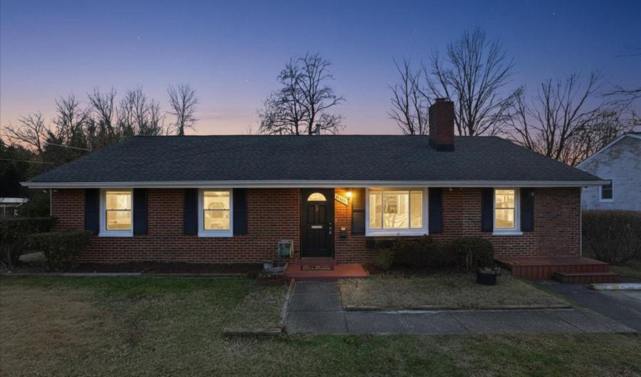 6205 EVERGLADES Dr, Alexandria, VA 22312 - 3 Beds, 2 Bath