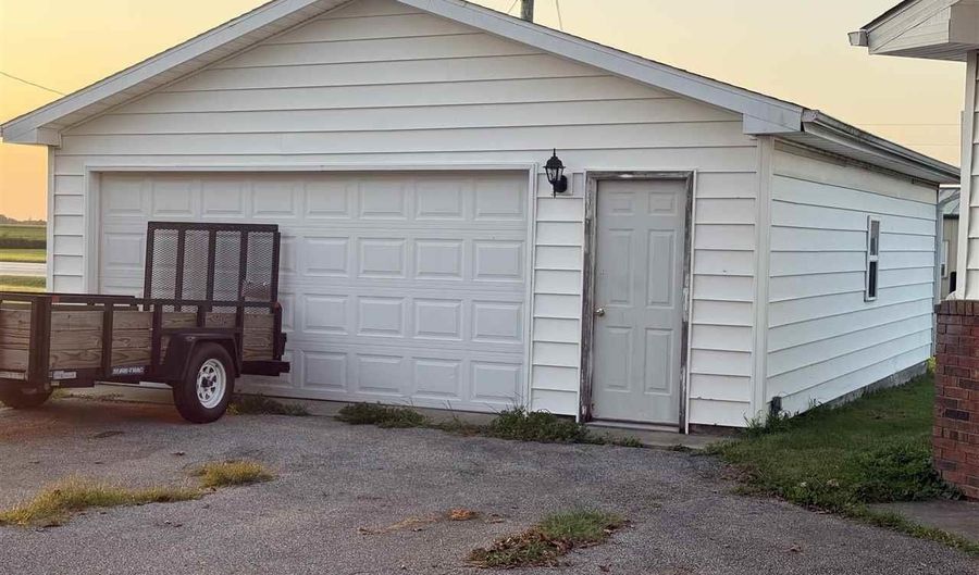 413 W Main St, Bainbridge, IN 46105 - 2 Beds, 2 Bath