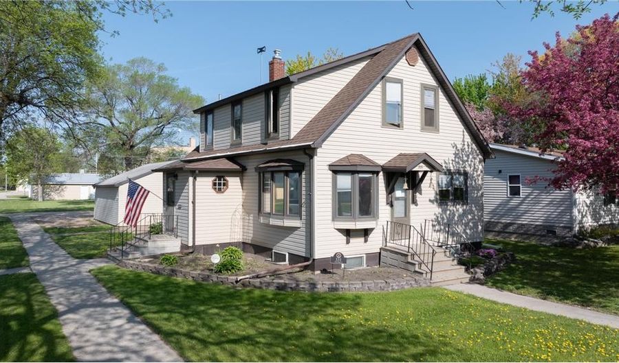 331 7th St S, Breckenridge, MN 56520 - 4 Beds, 2 Bath