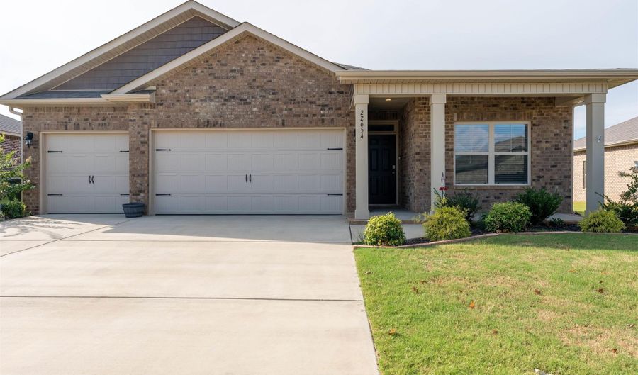 22654 Regent Dr, Athens, AL 35613 - 4 Beds, 3 Bath