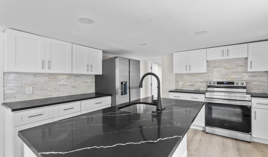 23 Dominican Rd, Branford, CT 06405 - 3 Beds, 3 Bath