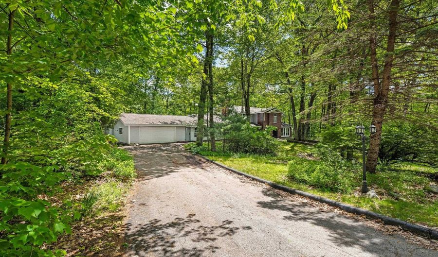28 Olde Lantern Rd, Bedford, NH 03110 - 5 Beds, 5 Bath