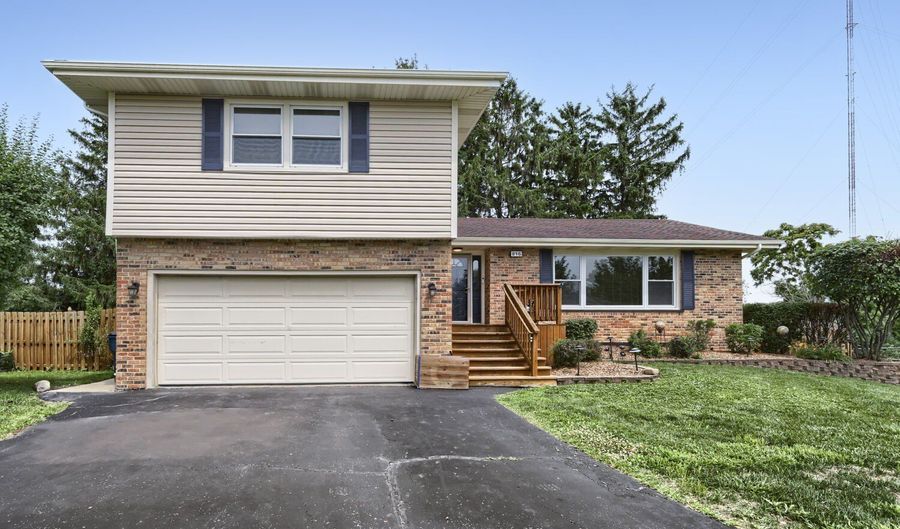 816 W Heritage Dr, Addison, IL 60101 - 3 Beds, 3 Bath