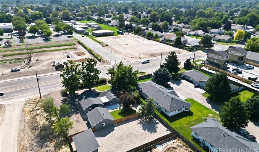 3029 N Maple Grove Rd, Boise, ID 83704 - 3 Beds, 2 Bath