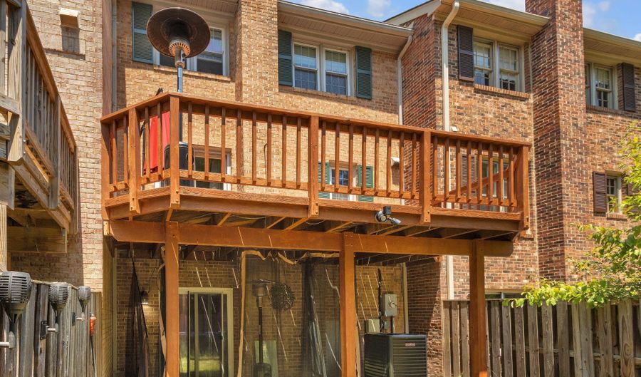 8247 CLIFTON FARM Ct, Alexandria, VA 22306 - 3 Beds, 4 Bath