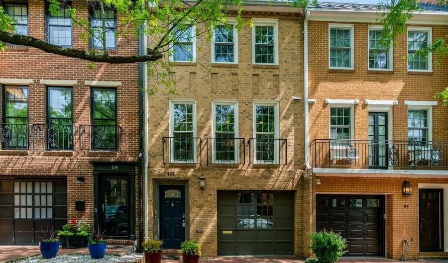 117 PRINCESS St, Alexandria, VA 22314 - 2 Beds, 3 Bath