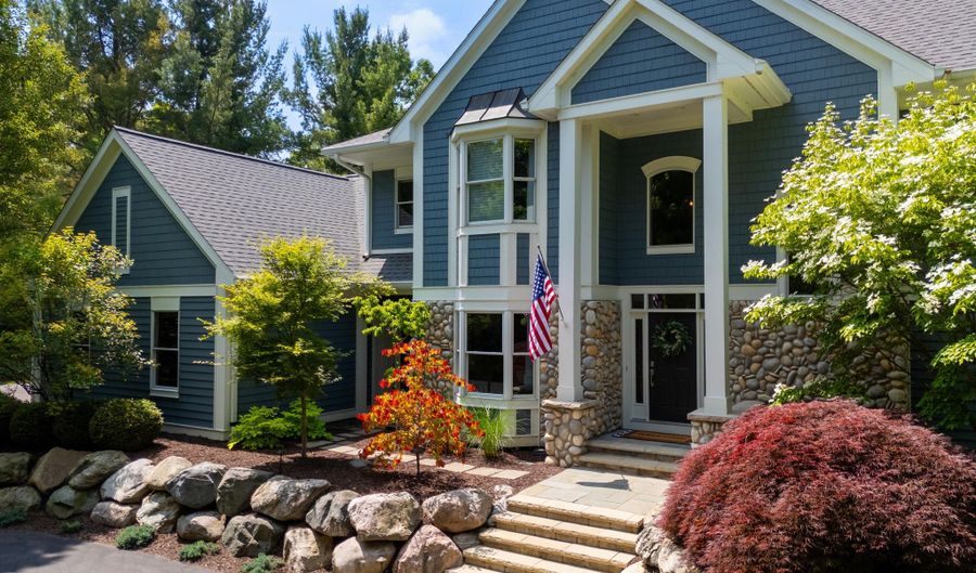 1977 Emerald Glen Ct NE, Ada, MI 49301 - 6 Beds, 4 Bath