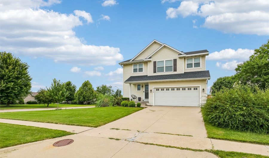 4704 NE Hayes Dr, Ankeny, IA 50021 - 4 Beds, 3 Bath