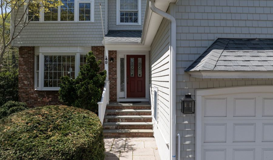 9 Howd Ave, Branford, CT 06405 - 3 Beds, 3 Bath