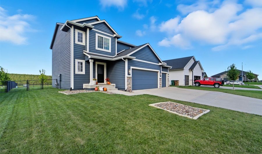 317 31st St SE, Altoona, IA 50009 - 5 Beds, 4 Bath