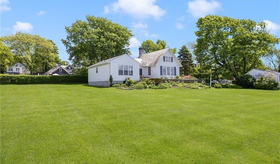 10 Casey Ct, Newport, RI 02840 - 3 Beds, 3 Bath