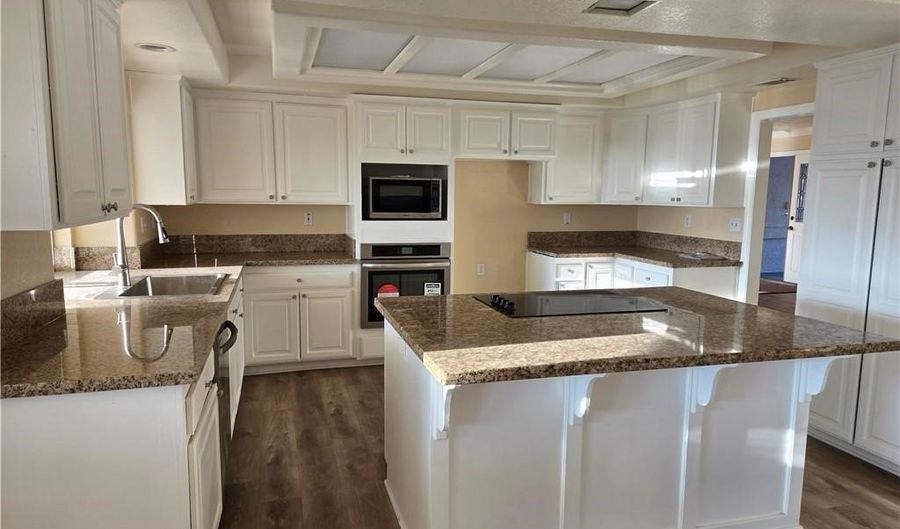 19345 Oneida Rd, Apple Valley, CA 92307 - 4 Beds, 4 Bath