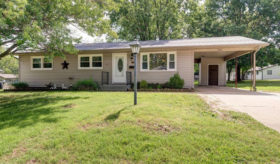 1520 S Carnation Dr, Aurora, MO 65605 - 3 Beds, 1 Bath