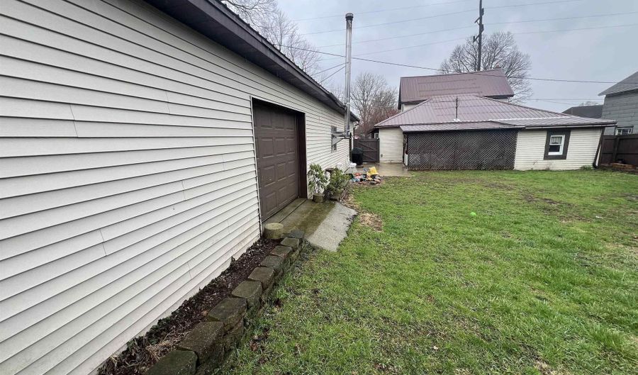 161 S JACKSON St, Andrews, IN 46702 - 3 Beds, 1 Bath