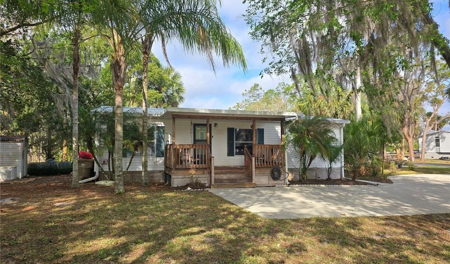 56449 MAPLE Rd, Astor, FL 32102 - 2 Beds, 2 Bath