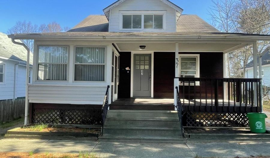 37 E Gloucester Pike 1, Barrington, NJ 08007 - 4 Beds, 2 Bath