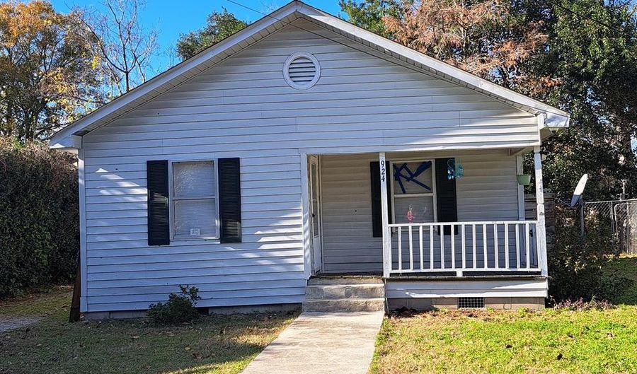 924 First & Peake St, Holly Hill, SC 29059 - 2 Beds, 1 Bath