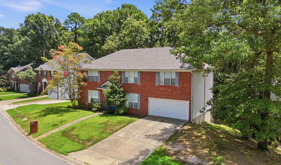 1313 River Oaks Dr, Benton, AR 72019 - 4 Beds, 3 Bath