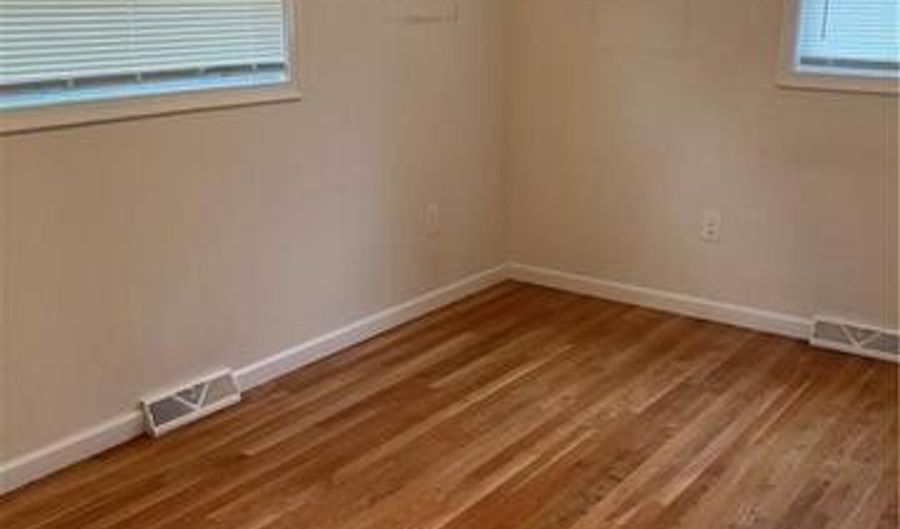 50 Short Beach Rd, Branford, CT 06405 - 2 Beds, 1 Bath