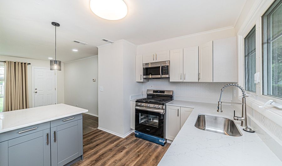 1417 N Wilke Rd, Arlington Heights, IL 60004 - 3 Beds, 1 Bath