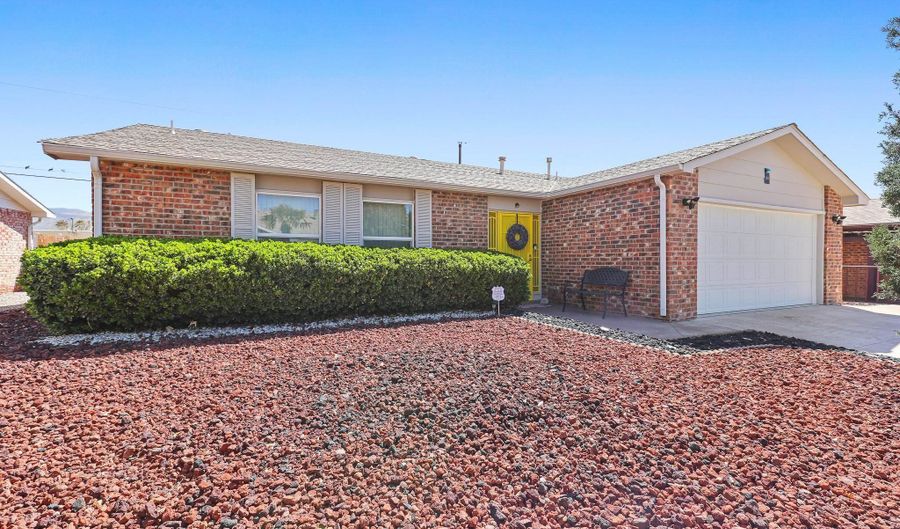 1300 Desert Dawn Dr, Alamogordo, NM 88310 - 3 Beds, 2 Bath