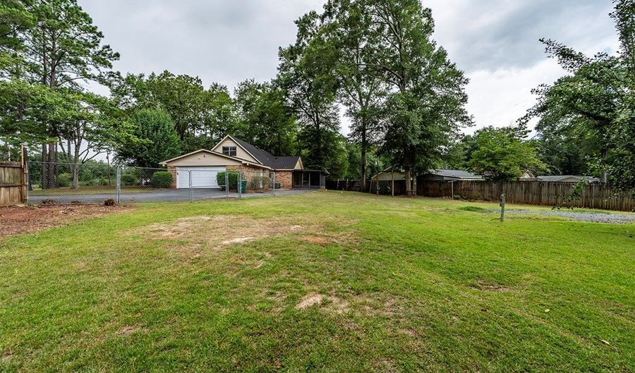 164 Canuga Dr, Albany, GA 31707 - 4 Beds, 3 Bath