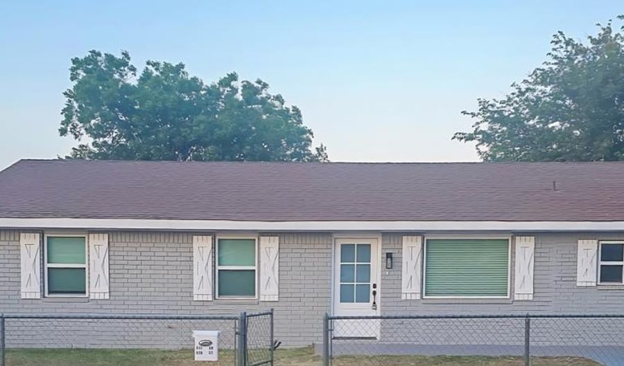 311 SW 9th St, Andrews, TX 79714 - 4 Beds, 2 Bath