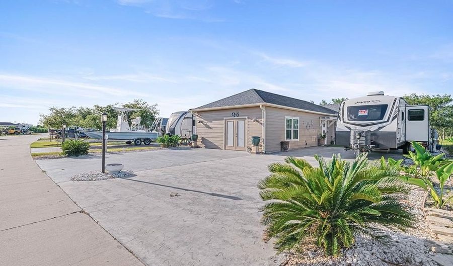 25 Augusta, Aransas Pass, TX 78336 - 1 Beds, 2 Bath