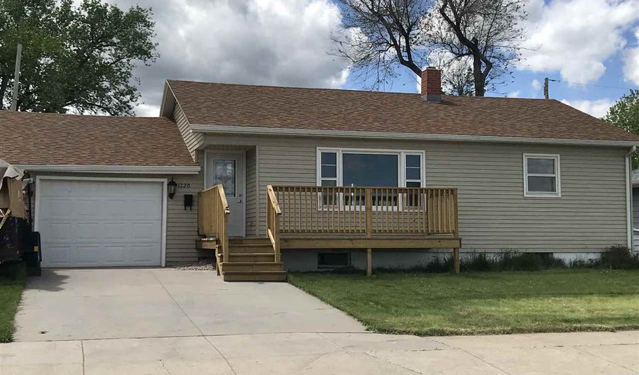 1720 13th Ave, Belle Fourche, SD 57717 - 4 Beds, 2 Bath