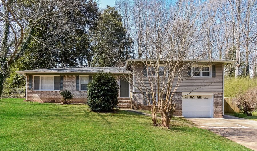 5613 Woodland, Acworth, GA 30102 - 4 Beds, 2 Bath