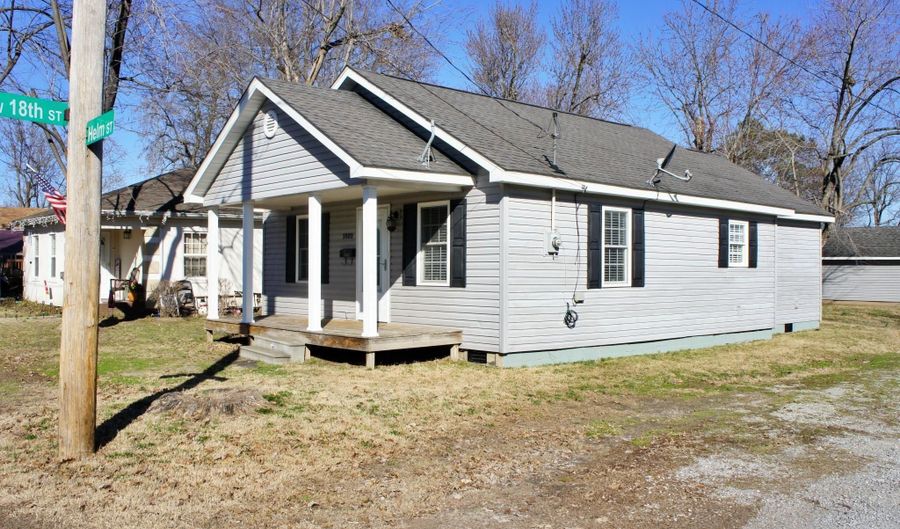 1800 Helm St, Metropolis, IL 62960 - 2 Beds, 2 Bath