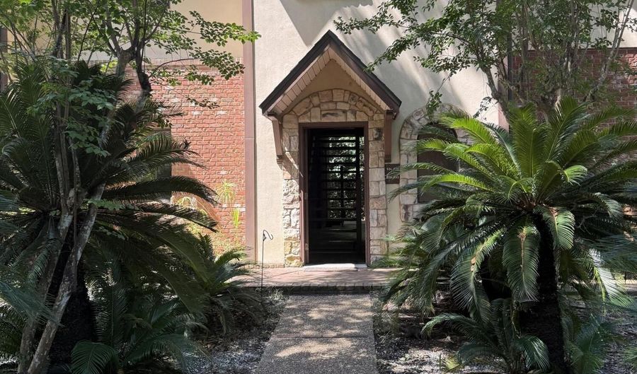 530 N 2nd St, Bay St. Louis, MS 39520 - 2 Beds, 2 Bath