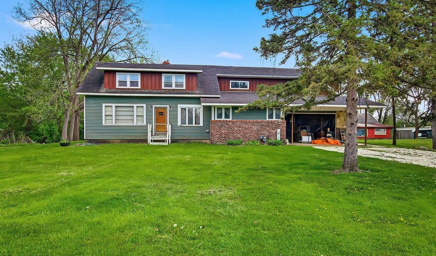 42177 N Lake Ave, Antioch, IL 60002 - 5 Beds, 3 Bath