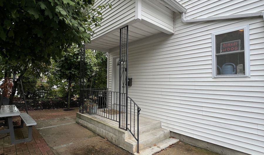 51 South St, Danbury, CT 06810 - 3 Beds, 2 Bath