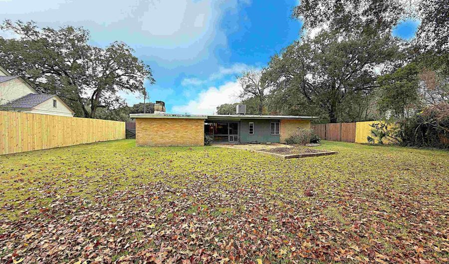 6243 Jefferson Hwy, Baton Rouge, LA 70806 - 2 Beds, 2 Bath