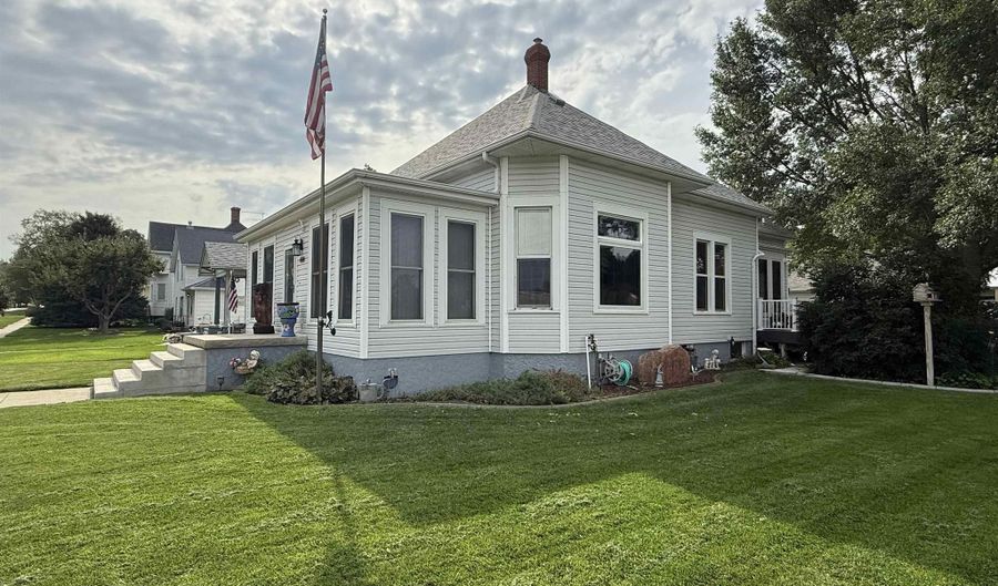 400 Reed St, Akron, IA 51001 - 3 Beds, 2 Bath