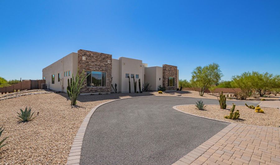 30317 N 64TH St, Cave Creek, AZ 85331 - 4 Beds, 5 Bath