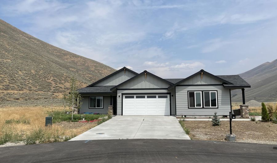 611 Rosewood Dr, Bellevue, ID 83313 - 4 Beds, 3 Bath