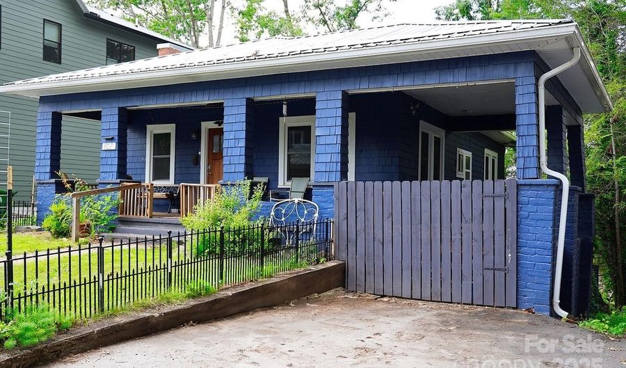 107 Riverview Dr, Asheville, NC 28806 - 4 Beds, 3 Bath