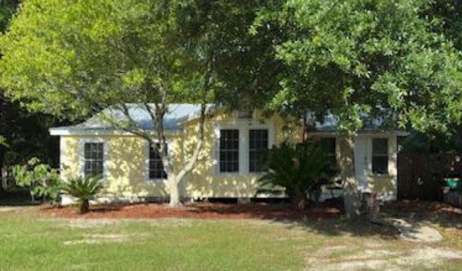 153 Saint Peter St, Biloxi, MS 39530 - 2 Beds, 2 Bath