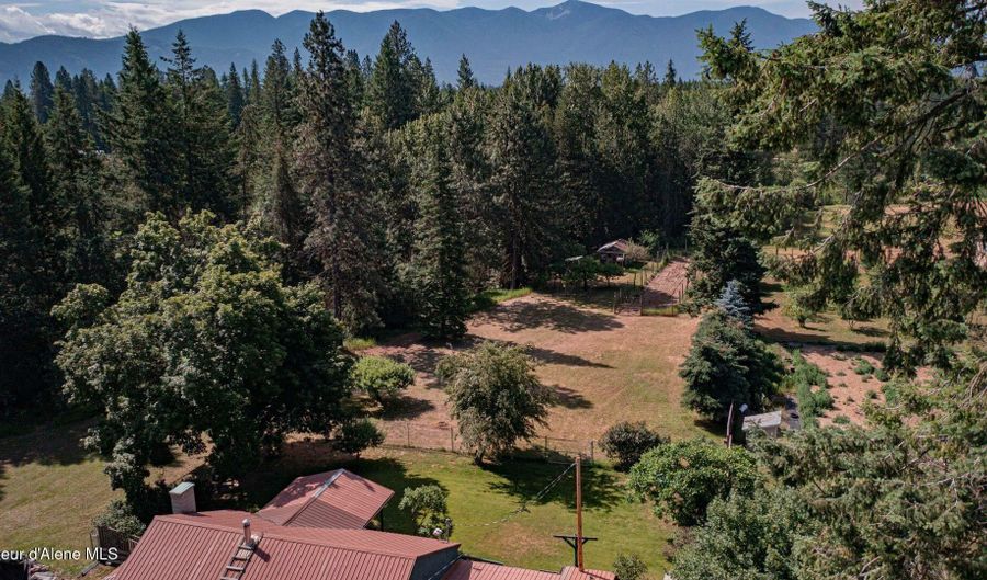 66582 Hwy 2, Bonners Ferry, ID 83805 - 5 Beds, 2 Bath