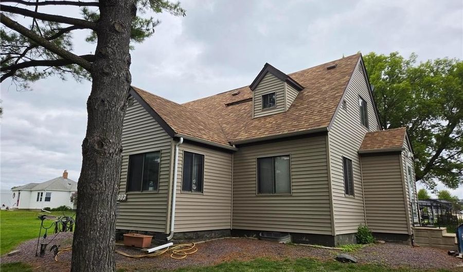 1803 SE Marshall St, Albert Lea, MN 56007 - 3 Beds, 2 Bath