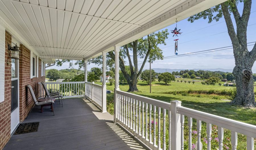1655 Mary Lamons Rd, Afton, TN 37616 - 4 Beds, 3 Bath