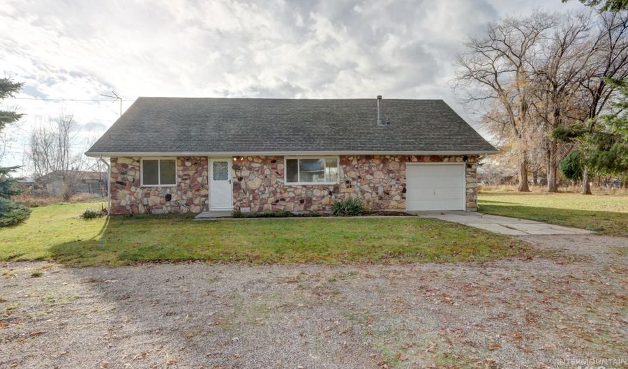 9215 Malad, Boise, ID 83709 - 4 Beds, 2 Bath