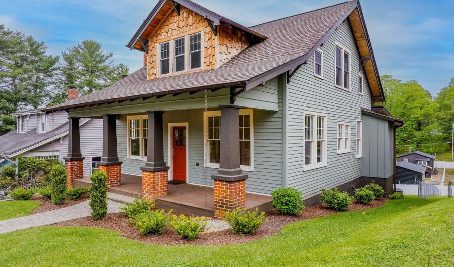 263 NE Oak Hill St, Abingdon, VA 24210 - 4 Beds, 4 Bath