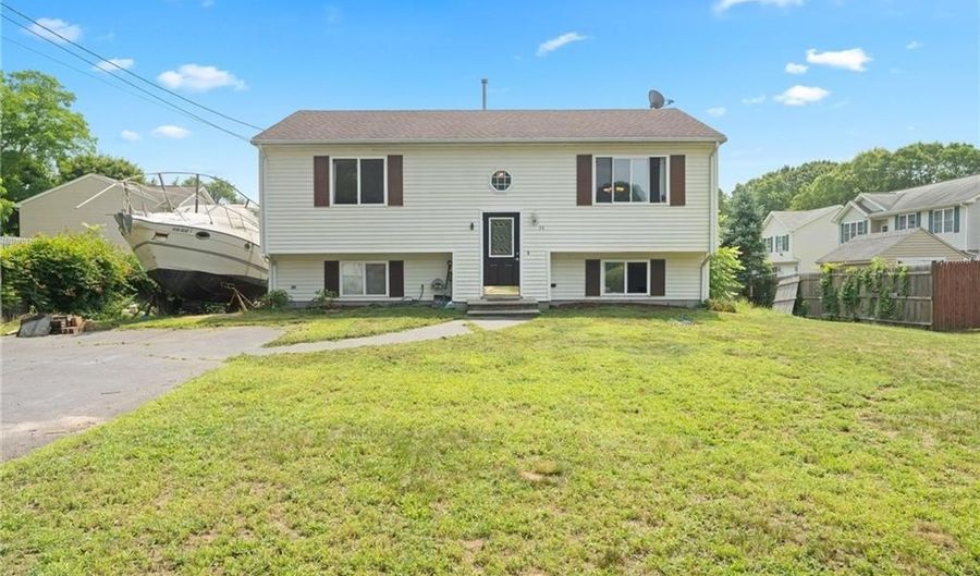34 Pequot Ave, Warwick, RI 02889 - 2 Beds, 1 Bath