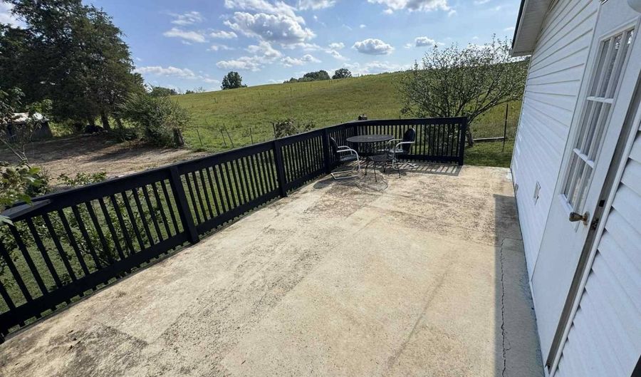 48 Wright Parrish Rd, Albany, KY 42602 - 3 Beds, 2 Bath